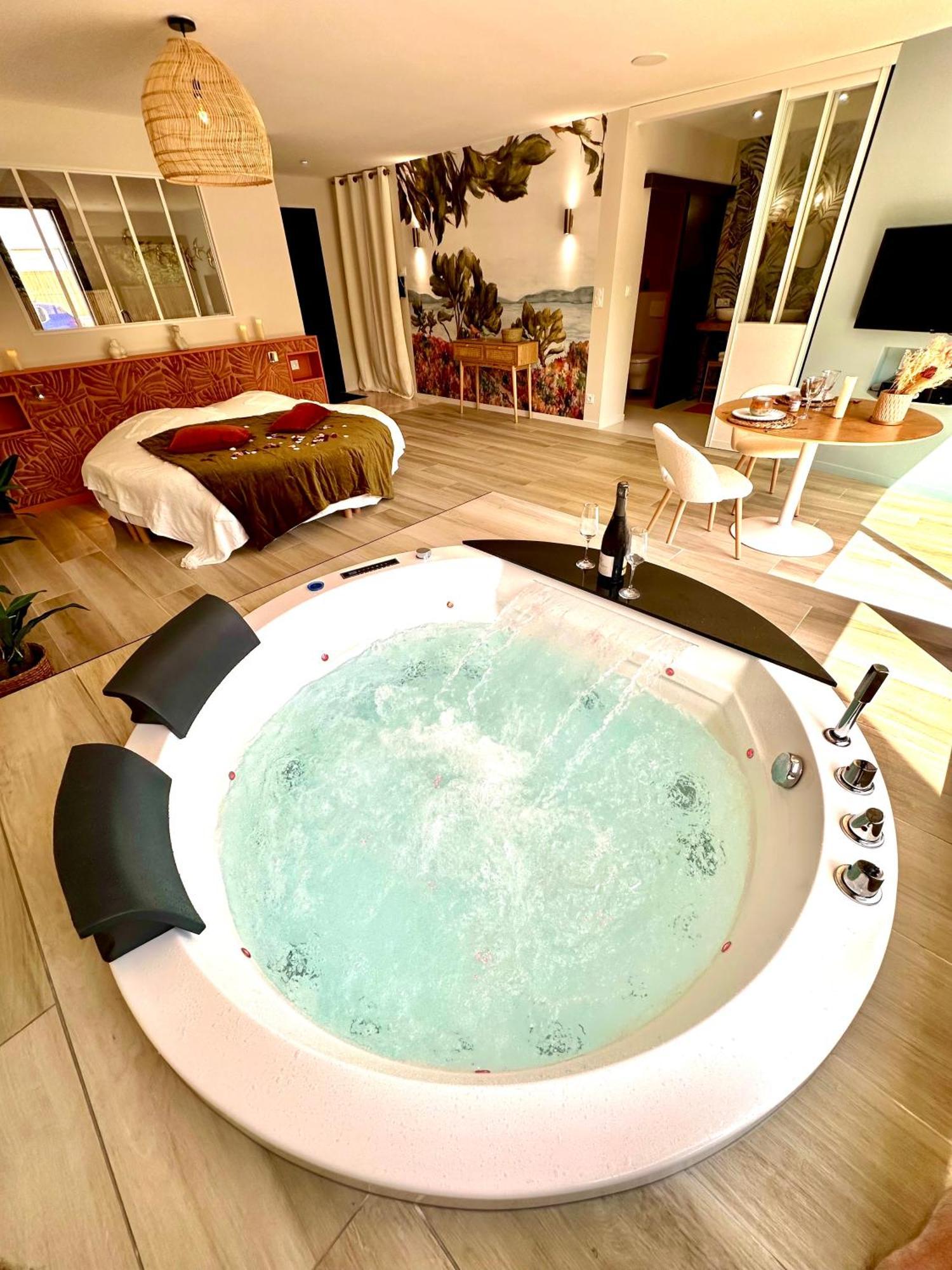 Les Suites Du Payre - Suite Romance Saint-Hilaire-de-Talmont Exterior photo